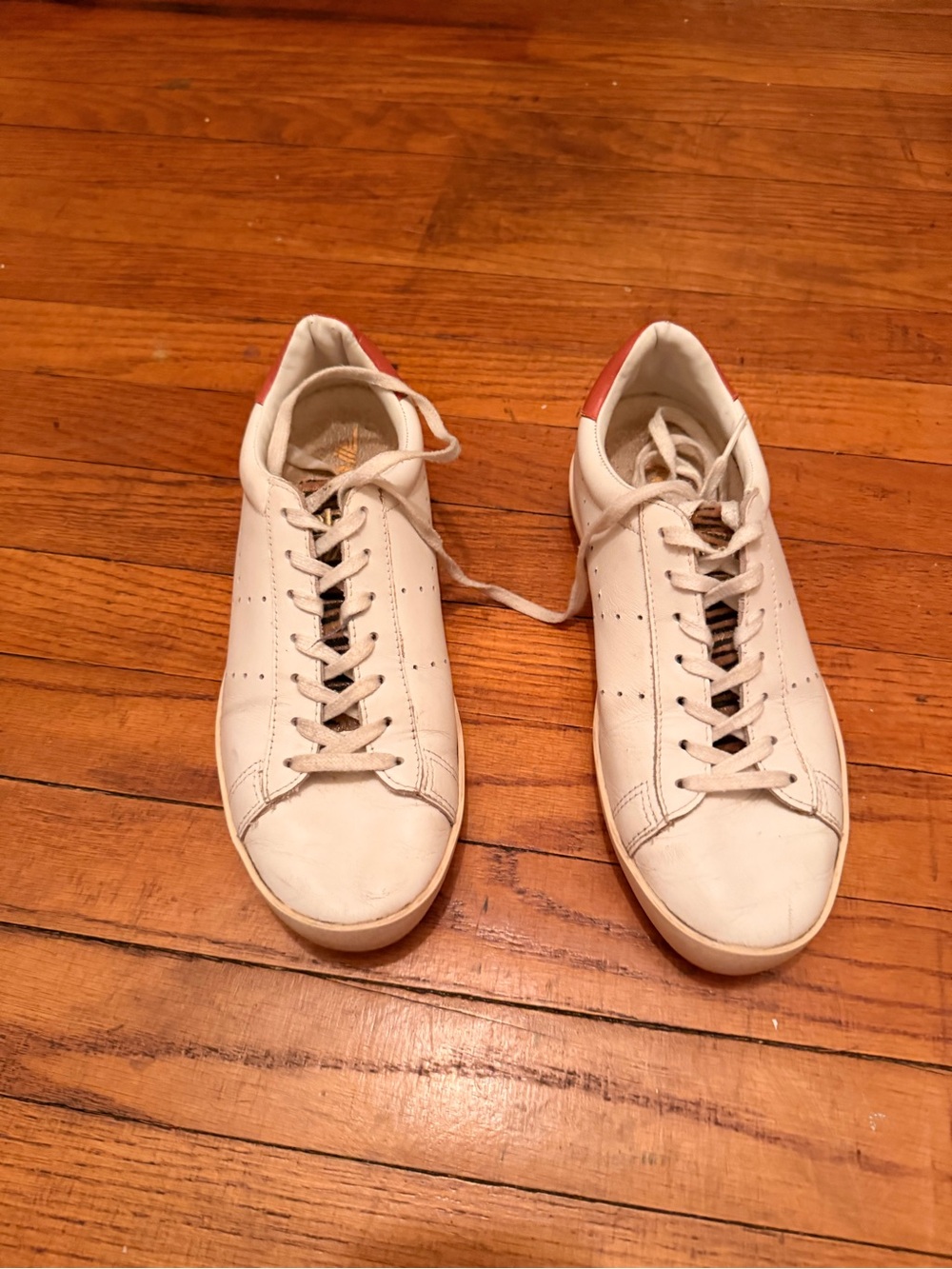 Woman’s Gola White Leather Sneakers with Red Heel Patch sz 7